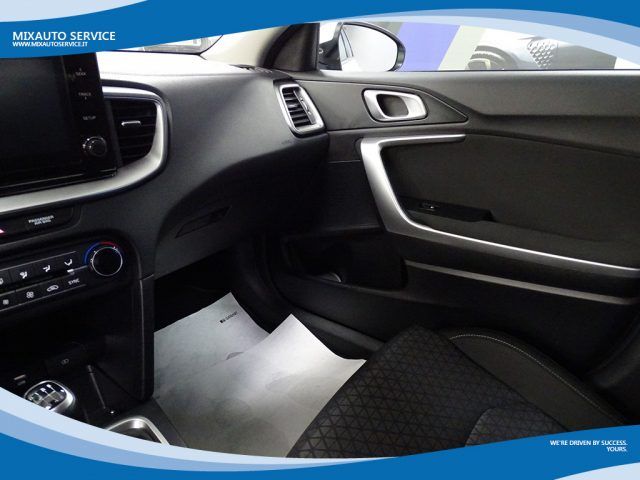 https://cdn-carmove.caraffinity.it/storage/2efa8911-352c-41cc-a159-0d359ce0f067/photos/ea65debb-560d-41dd-a57a-af70a723fe3e/19192588_E_6486f92982cb9.jpg
