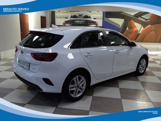 https://cdn-carmove.caraffinity.it/storage/2efa8911-352c-41cc-a159-0d359ce0f067/photos/ea65debb-560d-41dd-a57a-af70a723fe3e/19192588_E_6486f929a5d40.jpg