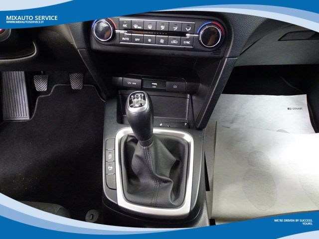 https://cdn-carmove.caraffinity.it/storage/2efa8911-352c-41cc-a159-0d359ce0f067/photos/ea65debb-560d-41dd-a57a-af70a723fe3e/19192588_E_6486f92a3d8cf.jpg